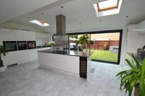 47, Javelin Close, Bradford BD10 8SU