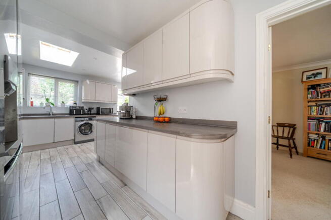 4 bed Semi-Detached for sale Image 4