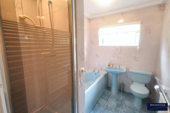 16. BATHROOM.jpg