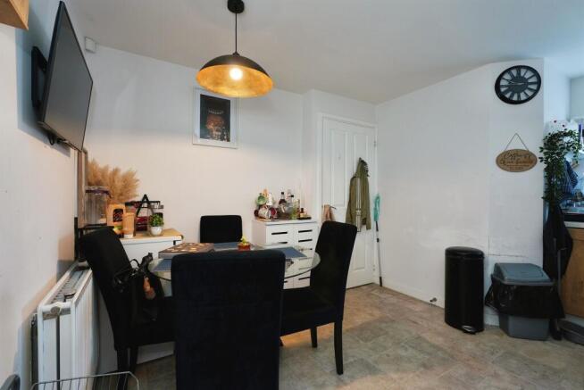 3 bed Semi-Detached for sale Image 6