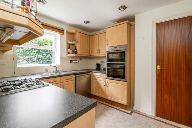 24 Glendon Way_4.jpg