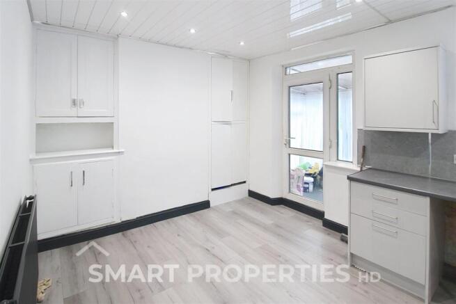 4 bed End of Terrace to rent Image 4