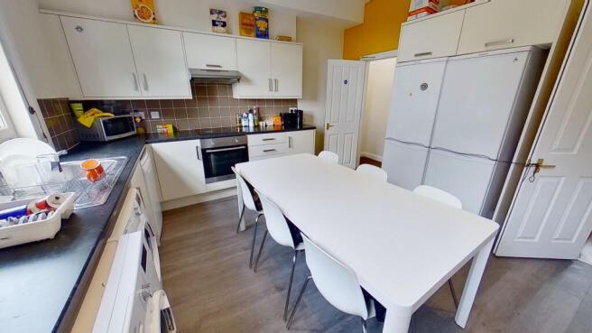 6 bed Terraced to rent Image 4