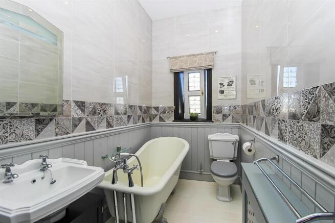2 bed Detached for sale Image 9