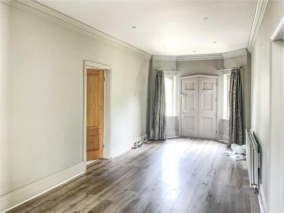 5 bed Detached for sale Image 11