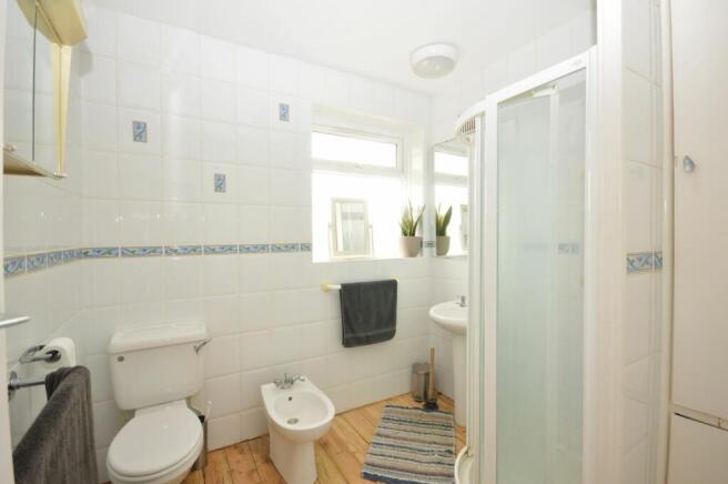 BATHROOM/SHOWER ROOM