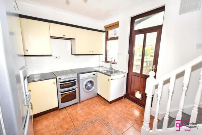 2 bed Terraced to rent Image 4
