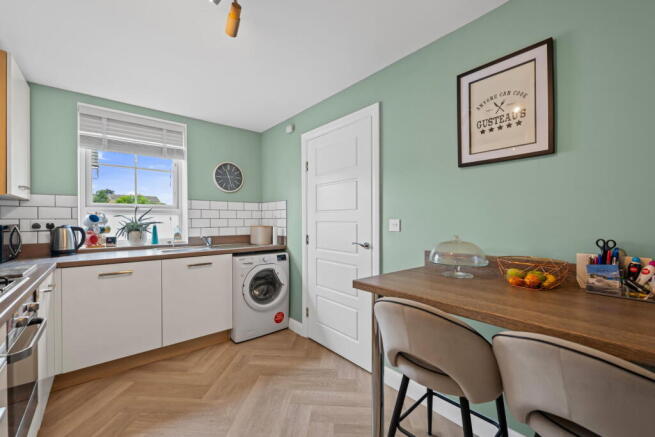 3 bed Semi-Detached for sale Image 6