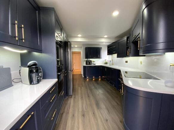 KITCHEN 19'8 x 8'9