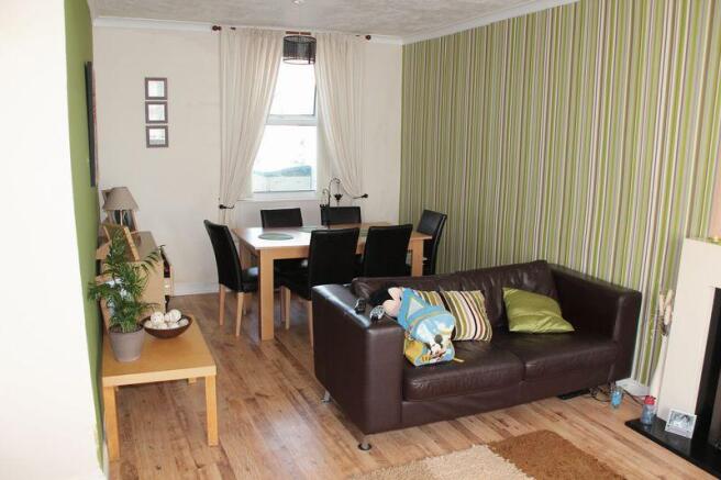LOUNGE/DINER