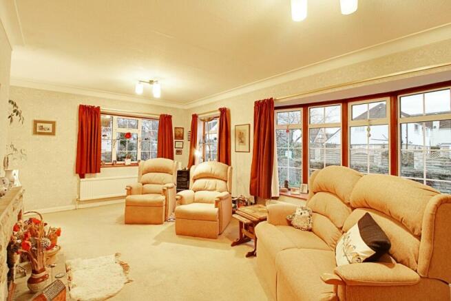 Living Room (4).jpg