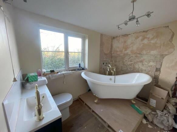 Bathroom  Medium  T202412191619.jpg