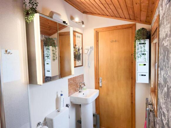 2 bed Chalet for sale Image 10