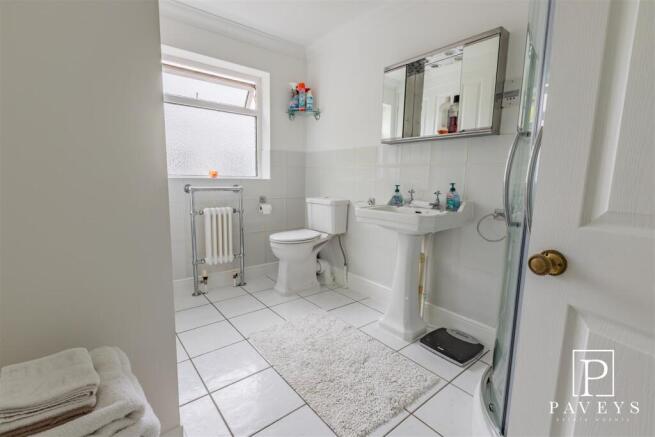 ANNEXE SHOWER ROOM
