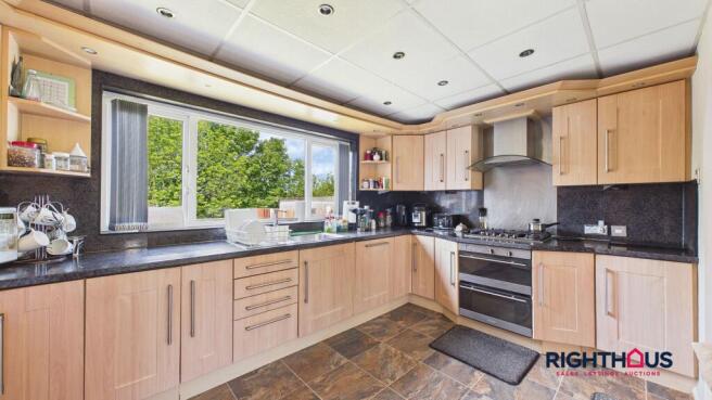 3 bed Semi-Detached for sale Image 9