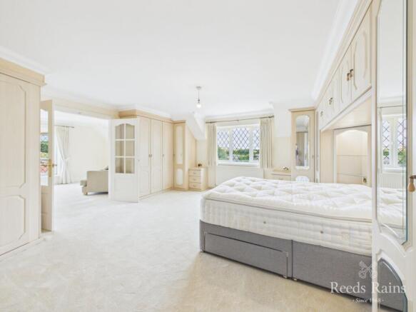 4 bed Semi-Detached for sale Image 4