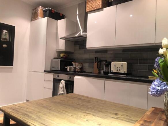 2 bed House to rent Image 5