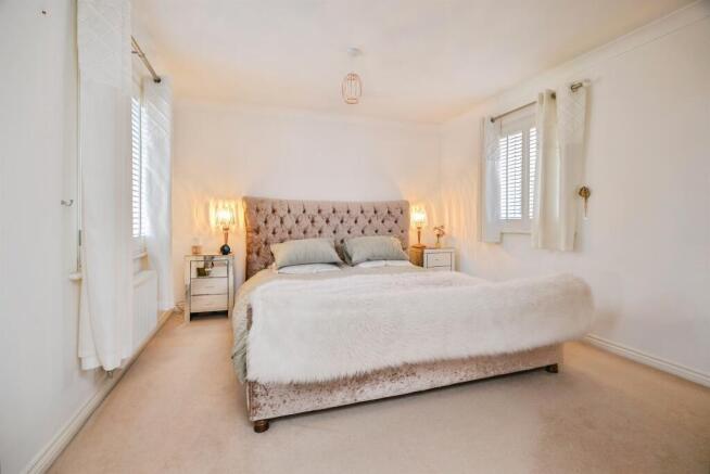 4 bed Detached for sale Image 10