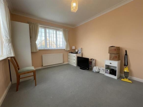 BEDROOM 2