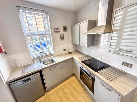 3 bed Terraced to rent Image 3