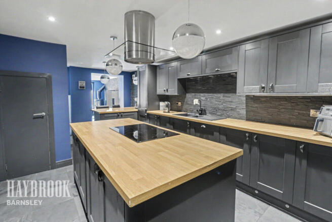 3 bed Semi-Detached for sale Image 8