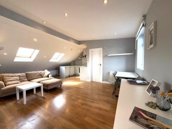 105FieldEndRoadRe...