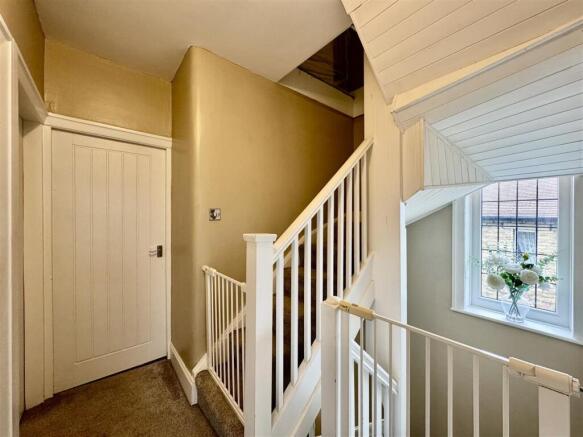 4 bed Semi-Detached for sale Image 12