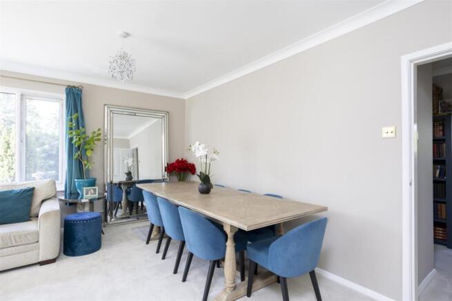5 bed Detached for sale Image 4