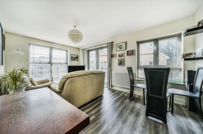 1296410-7-682c940...