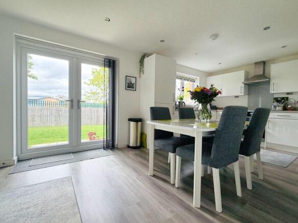 5 bed Detached for sale Image 7