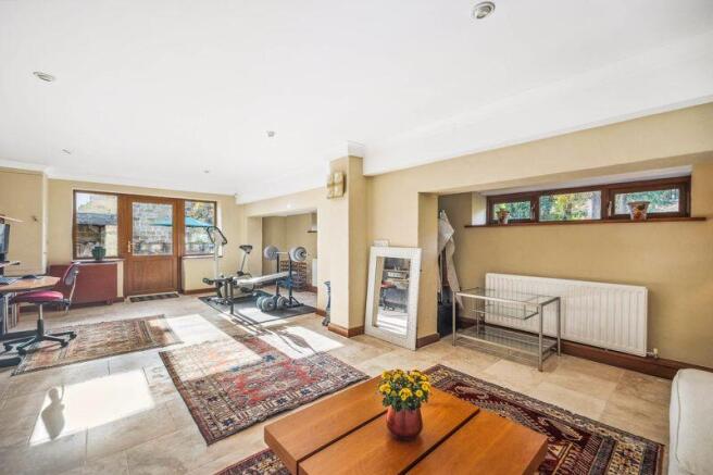 4 bed Detached for sale Image 11