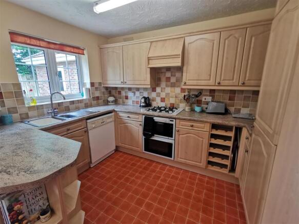 KITCHEN BREAKFAST ROOM