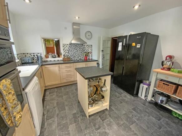 KITCHEN 2.jpg