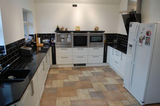 KITCHEN/DINING ROOM