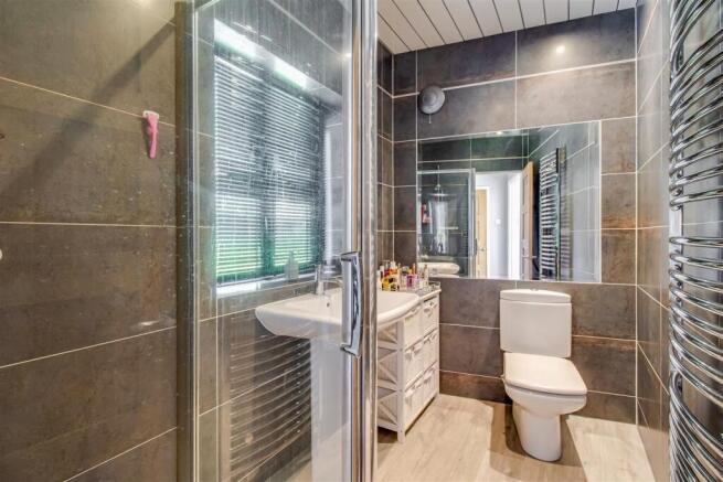 4 bed Detached for sale Image 11