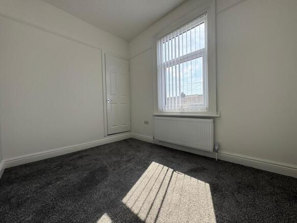 2 bed Terraced to rent Image 4