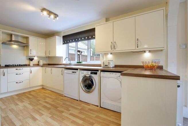 Kitchen 2.jpg