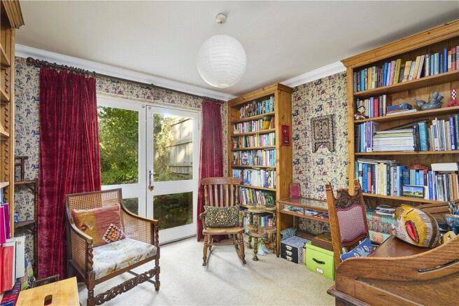 5 bed Detached for sale Image 11