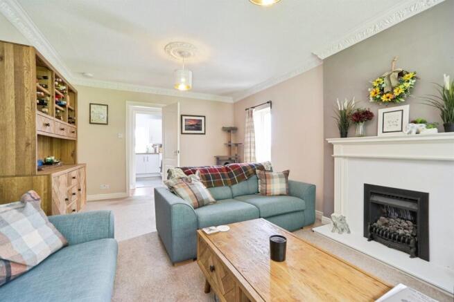 2 bed Flat for sale Image 5