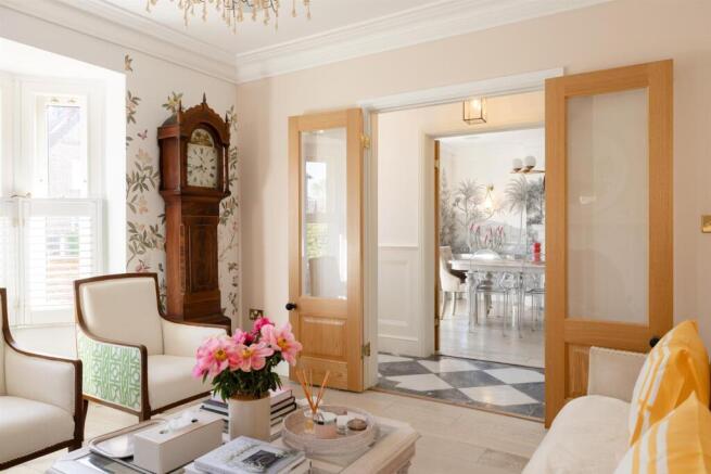 5 bed House for sale Image 10