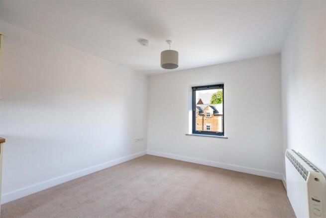 1 bed Apartment to rent Image 4