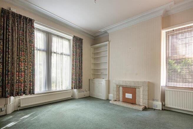 6 bed Detached for sale Image 7
