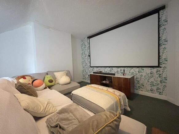 6 bed House to rent Image 9