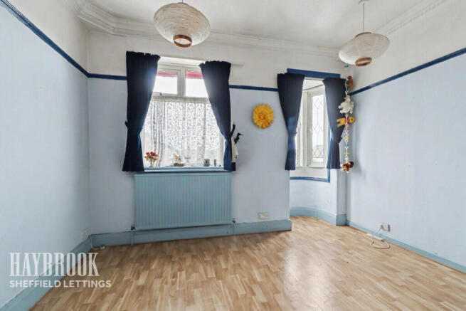 3 bed Apartment to rent Image 4