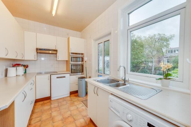 5 bed Semi-Detached for sale Image 9