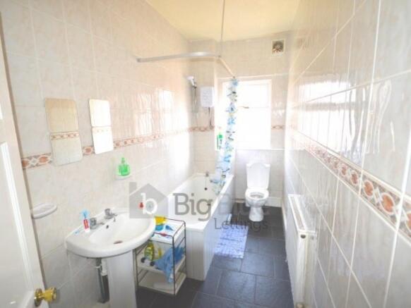 5 bed House Share to rent Image 11
