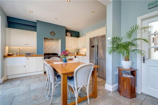 4 bed Semi-Detached for sale Image 9
