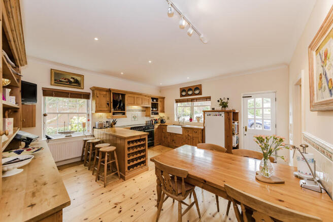 Kitchen/Breakfast...