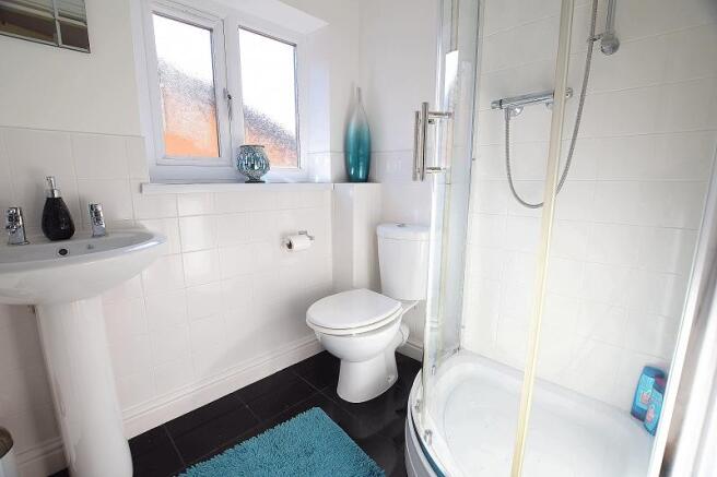 En-suite shower/wc to bedroom 3