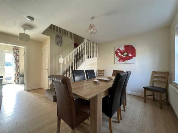 4 bed House for sale Image 4